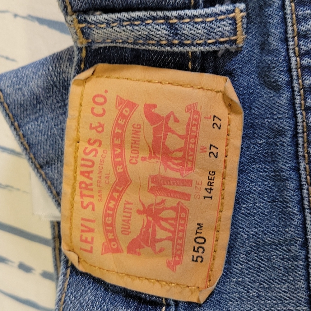 Levi's - Picture 2 of 4